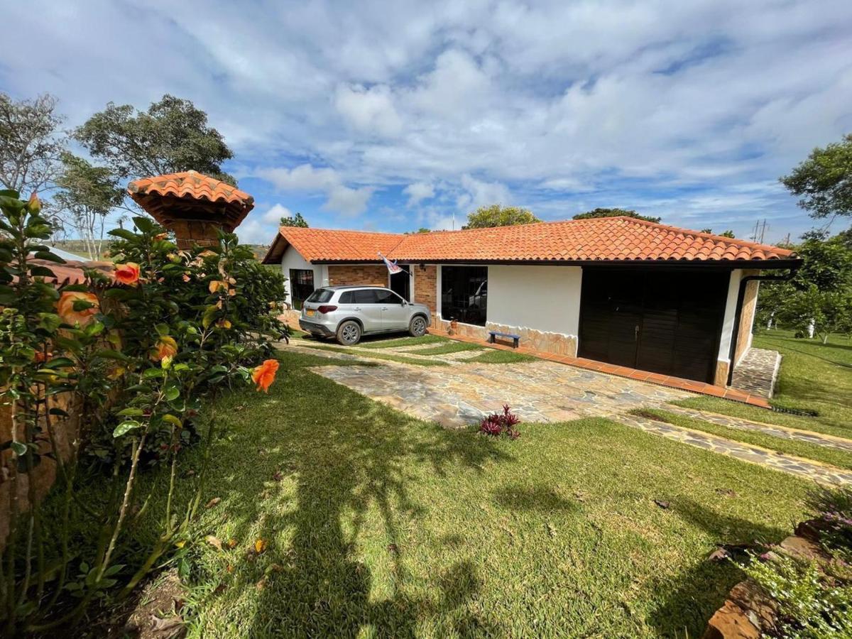 Casa De Campo Villa Tatiana- Mesa De Los Santos Exterior photo